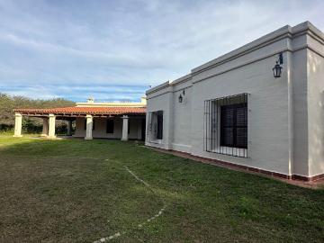 ALQUILER Casa exclusiva en Housing El Hornero con piscina, parque de 4.800 m2 y cochera doble