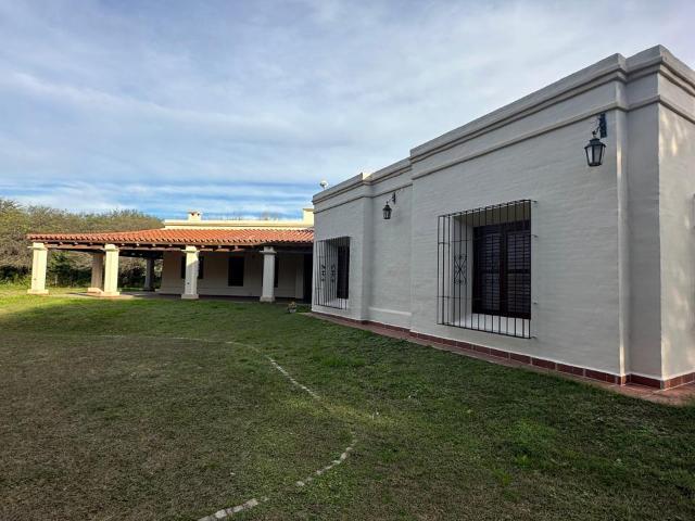 ALQUILER Casa exclusiva en Housing El Hornero con piscina, parque de 4.800 m2 y cochera doble