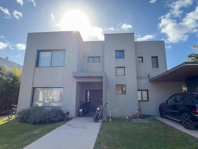 Alquiler Casa en Campo Grande Pilar
