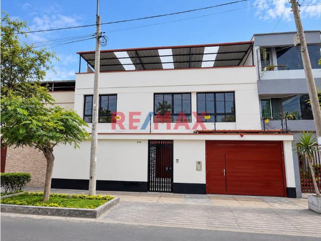 Alquiler Casa En En San Borja | Amplitud, Ubicación, Recien Remodelada Ideal Para Negocio