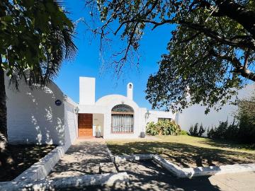 Alquiler Casa en una planta con Pileta y Quincho Barrio Urca
