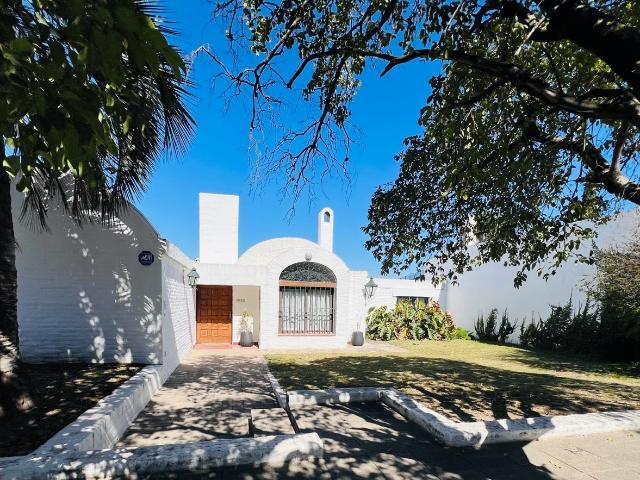 Alquiler Casa en una planta con Pileta y Quincho Barrio Urca