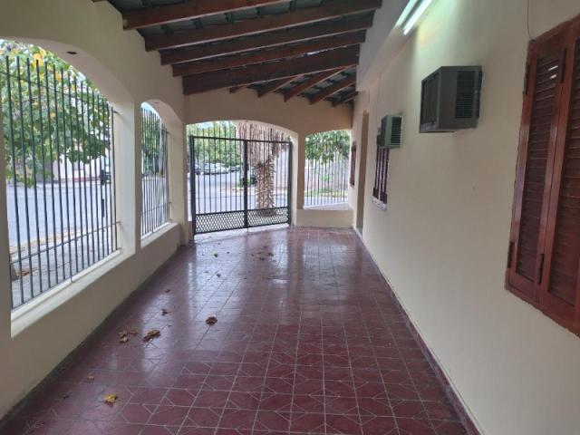 Alquiler Casa Esq. De 4 Dormitorios Cocina/comedor Living Comedor 1 Baños Cochera Cerrada Rawson