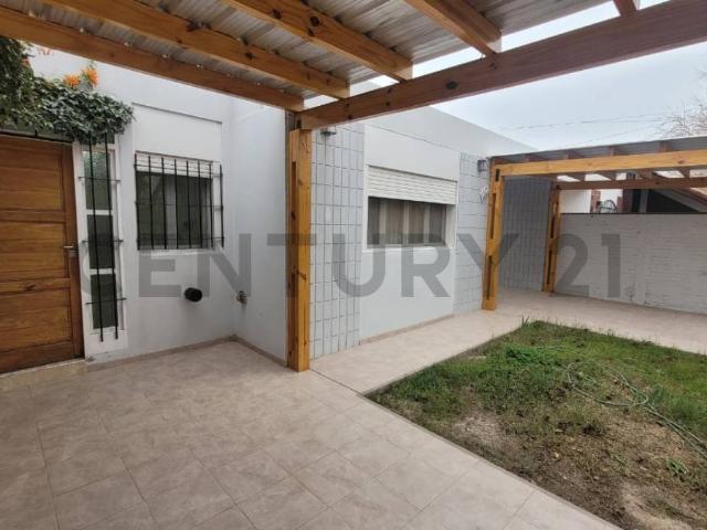 ALQUILER CASA RIVADAVIA