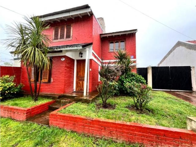 ALQUILER: Casa sobre calle Córdoba 1015 de Santa Rosa