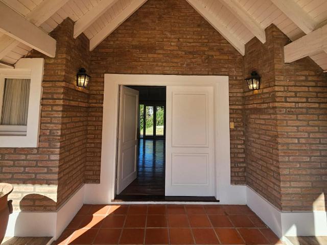 ALQUILER CASA VALLE ESCONDIDO 3 DORMITORIOS SUITE PARQUE PILETA COCHERA 2 AUTOS