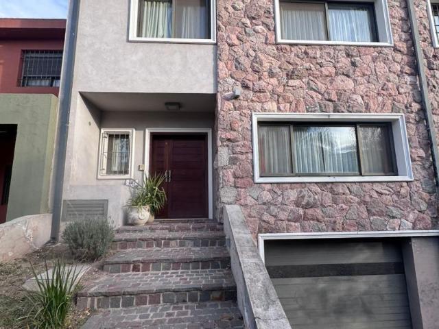 Alquiler Casa 15 años 3 dormitorios, 205m2, Norte, Macaon 4100, Jardines Del Jockey, Cordoba Capital | Argenprop