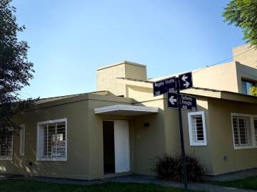 Alquiler Casa, 187m2, 2 cocheras, Guillermo Fenoglio Cañitas 4600, Tejas del Sur 1 | Argenprop