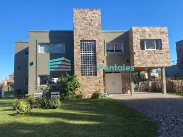 Alquiler Casa 10 años 3 dormitorios, 250m2, 4 cocheras, Calle El Deslinde 1100, San Vicente | Argenprop