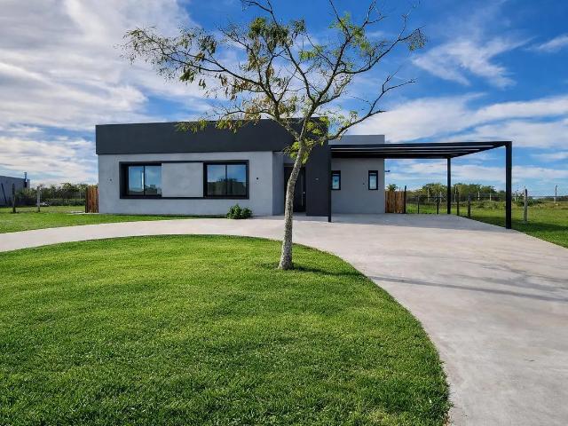 Alquiler Casa 1 año 5 ambientes, 4 cocheras, 160m2, Roque Petrocchi 5300, Escobar | Argenprop