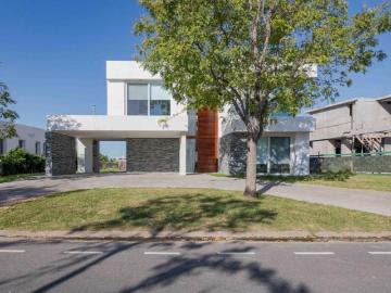 Alquiler Casa 1 año 5 dormitorios, 450m2, Este, Casa Agua Barrio Marinas, Puertos Del Lago, Puertos Barrio Marinas | Argenprop