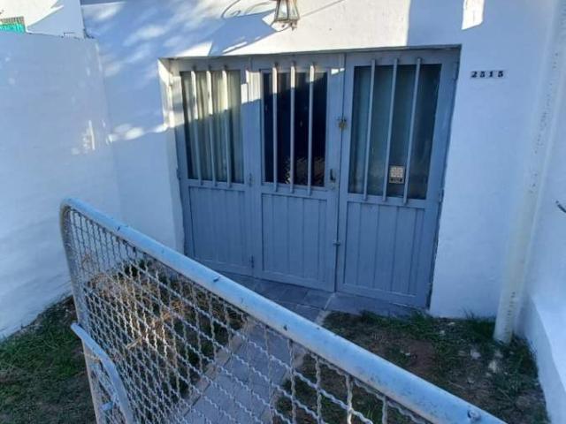 ALQUILER CASA 1 DORMITORIO VILLA CABRERA SOBRE OBISPO LASCANO