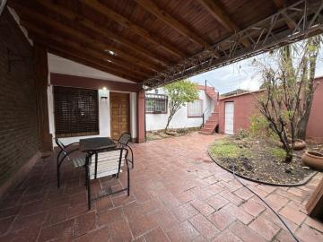 Alquiler Casa 2 dormitorios, 100m2, 3 cocheras, Yapeyú 644 piso 0, Merlo | Argenprop