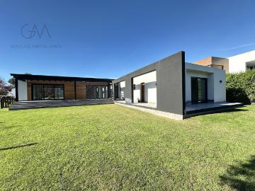 Alquiler Casa 2 dormitorios 1 año, 2 cocheras, 146m2, Avenida Jorge Newbery 4500, Arenas del Sur | Argenprop