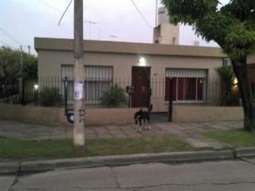 Alquiler Casa 2 dormitorios 20 años, 120m2, 1 cochera, Directorio 1700, San Antonio de Padua, Buenos Aires | Argenprop