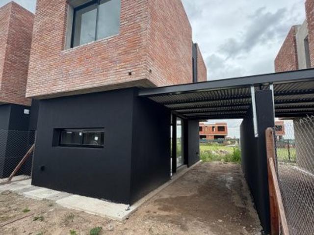 Alquiler Casa 2 dormitorios, 2 cocheras, 90m2, Juan Caesars, Funes Norte, Santa Fe | Argenprop