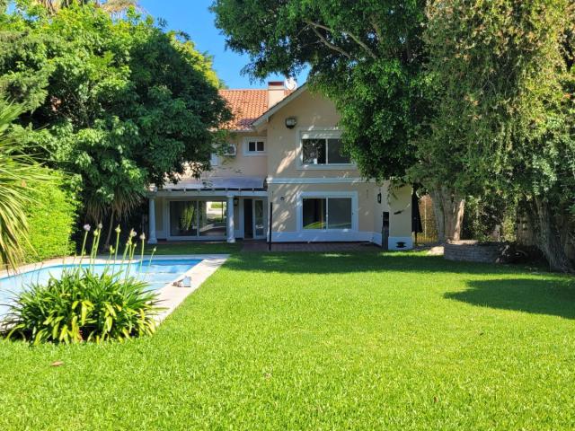 Alquiler Casa 30 años 3 dormitorios, 4 cocheras, 280m2, Boating Club, Pres. Uriburu 1000, Boating Club | Argenprop