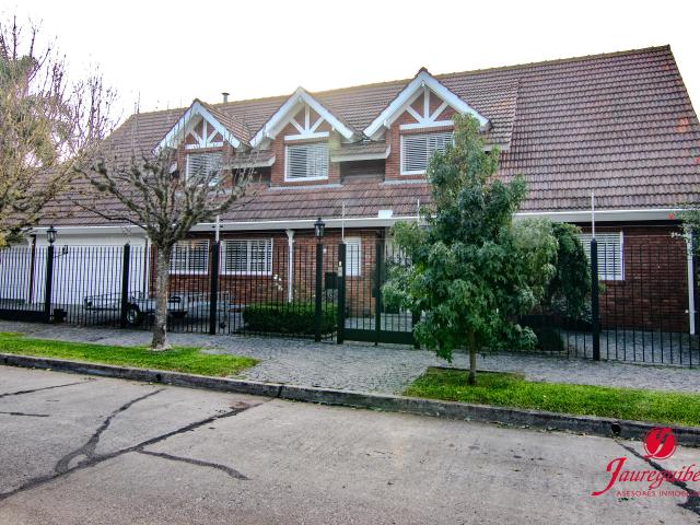 Alquiler Casa 30 años 4 dormitorios, 587m2, 4 cocheras, Aristóbulo Del Valle 900, Martinez | Argenprop