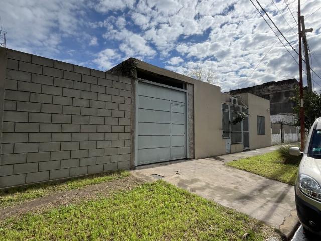 Alquiler Casa 3 ambientes con cochera en San Justo