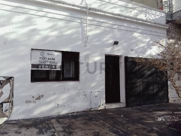 ALQUILER CASA 3 AMBIENTES CON COCHERA, TERRAZA Y GRAN JARDÍN – EXCELENTE UBICACIÓN