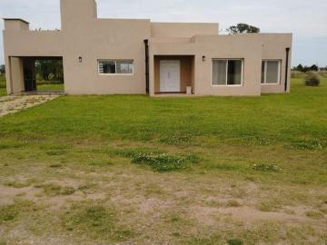 Alquiler Casa 3 dormitorios 3 años, 168m2, El Espinillo Golf Casa C/ Pileta 0, Carlos Keen | Argenprop