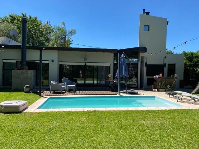 Alquiler Casa 3 dormitorios, 3 cocheras, 160m2, Solares Del Carmen Lote 26, Solares Del Carmen | Argenprop