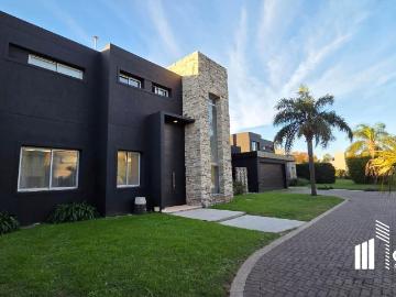 Alquiler Casa 3 dormitorios 10 años, 4 cocheras, 1600m2, Funes Hills Miraflores Funes, Funes | Argenprop