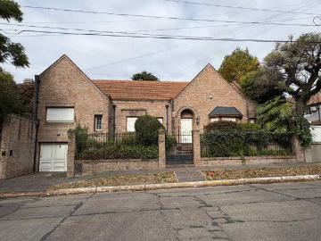 Alquiler Casa 3 dormitorios, 1 cochera, 190m2, Brandsen 700, Quilmes, Buenos Aires | Argenprop