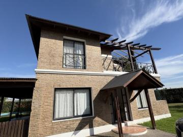 Alquiler Casa 3 dormitorios, 245m2, Fuerza Aérea 3102, Funes Hills Cadaques | Argenprop