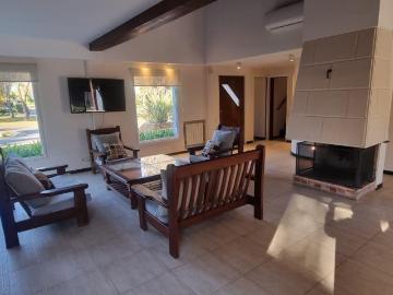 Alquiler Casa 3 dormitorios 24 años, 2 cocheras, 158m2, Campo Chico Country Club, Pilar | Argenprop