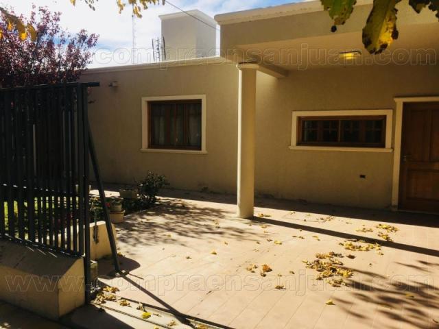 Alquiler Casa 3 Dormitorios, 2 Baños, Barrio Inta Capital