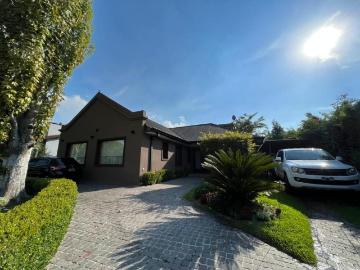Alquiler Casa 3 dormitorios, 2 cocheras, 160m2, Camino Gral. Belgrano 2200, Fincas de Iraola I | Argenprop