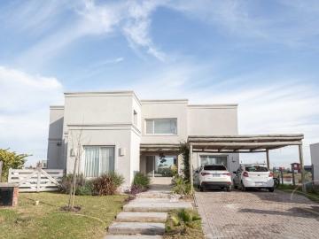 Alquiler Casa 3 dormitorios, 2 cocheras, 223m2, Roque Petrocchi 5300, Escobar | Argenprop