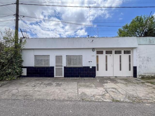 Alquiler Casa 3 dormitorios con garage en Barrio Triangulo Pte Peron/Matienzo