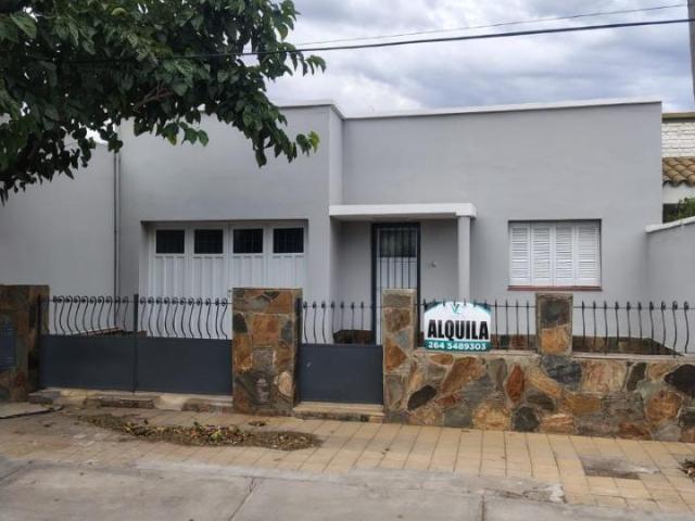Alquiler. Casa, 3 Dormitorios. En Capital Exelente Zona