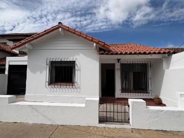 Alquiler Casa 40 años 2 dormitorios, 100m2, 1 cochera, Lavalle 1200, Ituzaingo, Ituzaingó | Argenprop