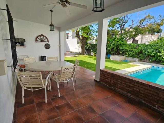 ALQUILER CASA 4 AMBIENTES CON JARDÍN Y PILETA EN SAN ISIDRO
