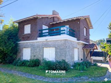 Alquiler Casa 4 dormitorios, 1 cochera, 165m2, Pellegrini 3600, Playa Grande, Buenos Aires | Argenprop