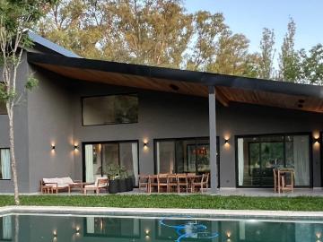 Alquiler Casa 4 dormitorios 2 años, 2 cocheras, 300m2, Barrio Privado Tessalia Lote 79, General Rodriguez | Argenprop