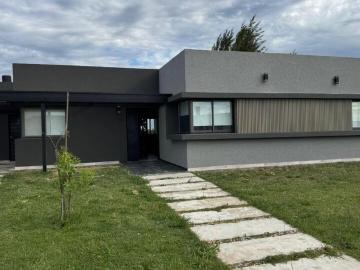 Alquiler Casa 4 dormitorios 2 años, 3 cocheras, 160m2, Escobar, Buenos Aires | Argenprop
