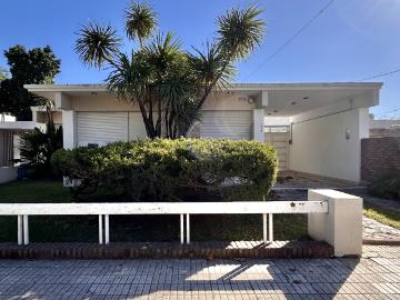 Alquiler Casa 4 dormitorios, 2 cocheras, 161m2, Av Carlos Poucel 1400, San Lorenzo | Argenprop
