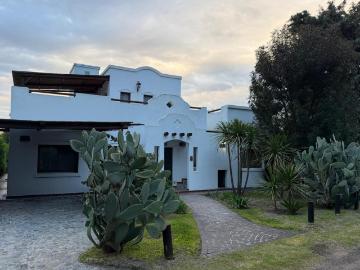 Alquiler Casa 4 dormitorios 6 años, 6 cocheras, 164m2, Casa Barrio El Aike Amplio Parque, Loma Verde | Argenprop