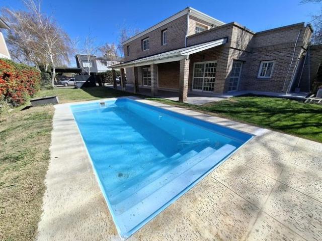 ALQUILER CASA 4 DORMITORIOS CON PILETA BARRIO PRIVADO VILLA LUISA