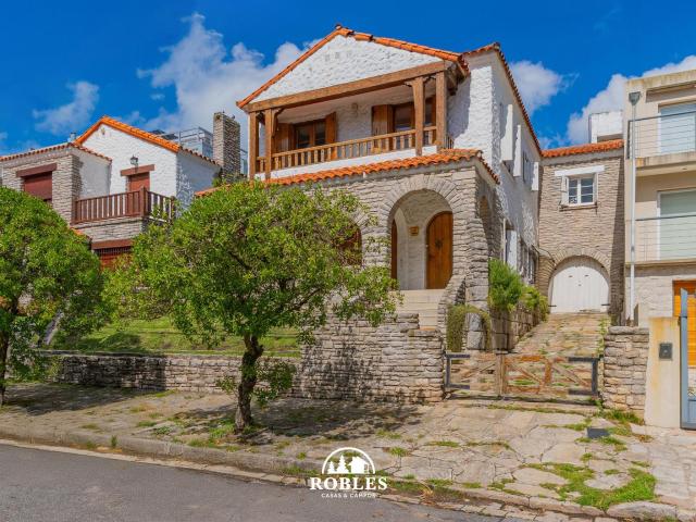 Alquiler Casa 4 dormitorios a estrenar, 290m2, Falucho 100, Stella Maris, Buenos Aires | Argenprop