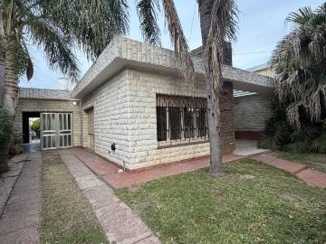 Alquiler Casa 50 años 3 dormitorios, 190m2, Oeste, Rivadavia 800, Carcaraña, San Lorenzo | Argenprop