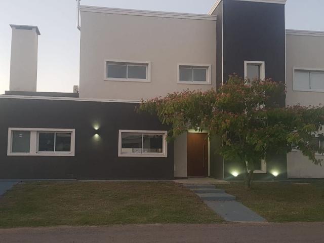 Alquiler Casa 5 ambientes en Barrio Cruz del Sur San Vicente