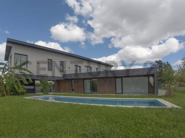 Alquiler casa 5 ambientes Lote interno Barrio San Matías Escobar