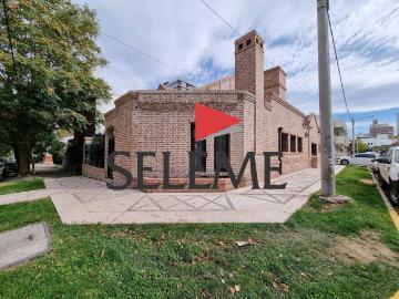 Alquiler Casa 5 dormitorios, 322m2, 2 cocheras, Tucuman 500, Neuquen | Argenprop