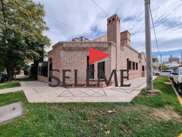 Alquiler Casa 5 dormitorios, 322m2, 2 cocheras, Tucuman 500, Neuquen | Argenprop