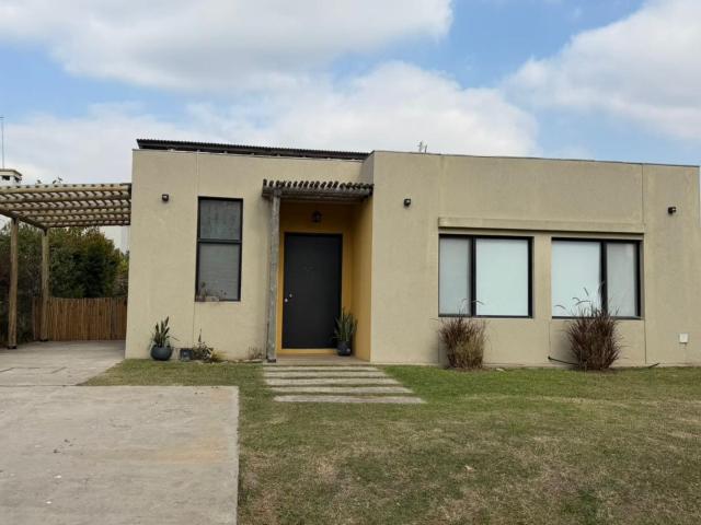 Alquiler Casa 6 años 3 dormitorios, 130m2, 4 cocheras, 12 Octubre 56500, La Cañada Los Arces | Argenprop